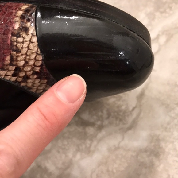 Snake print pumps. - Picture 9 of 10